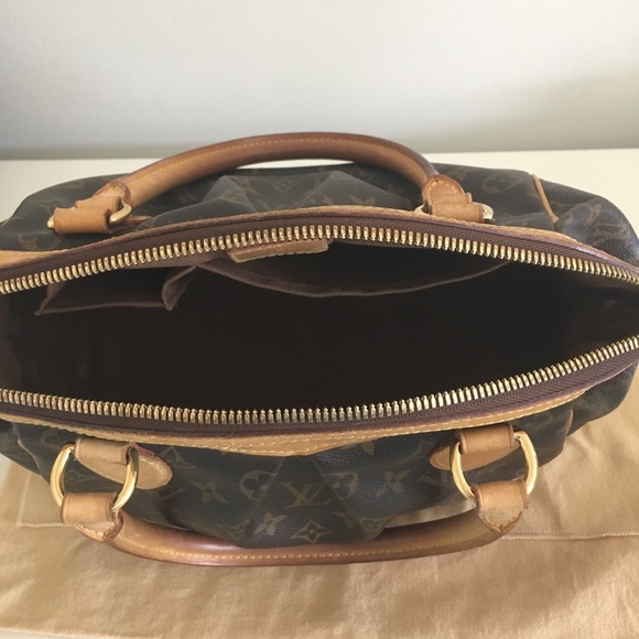 👜 💯Authentic Louis Vuitton Tivoli Monogram Purse - Picture 2 of 8